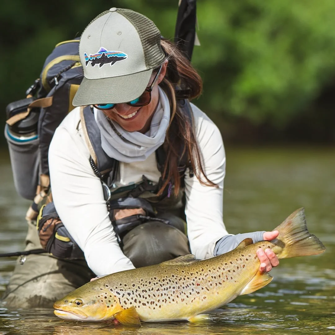 Small creeks on the menu with @katka_svagrova &amp; @santillan_de_pinto 
The heavy rain turned our favourite rivers into chocolate, and the wind pushed us into sheltered spots, but we kept it cruisy and stuck to good vibes only.👌

#flyfishingnz #mus