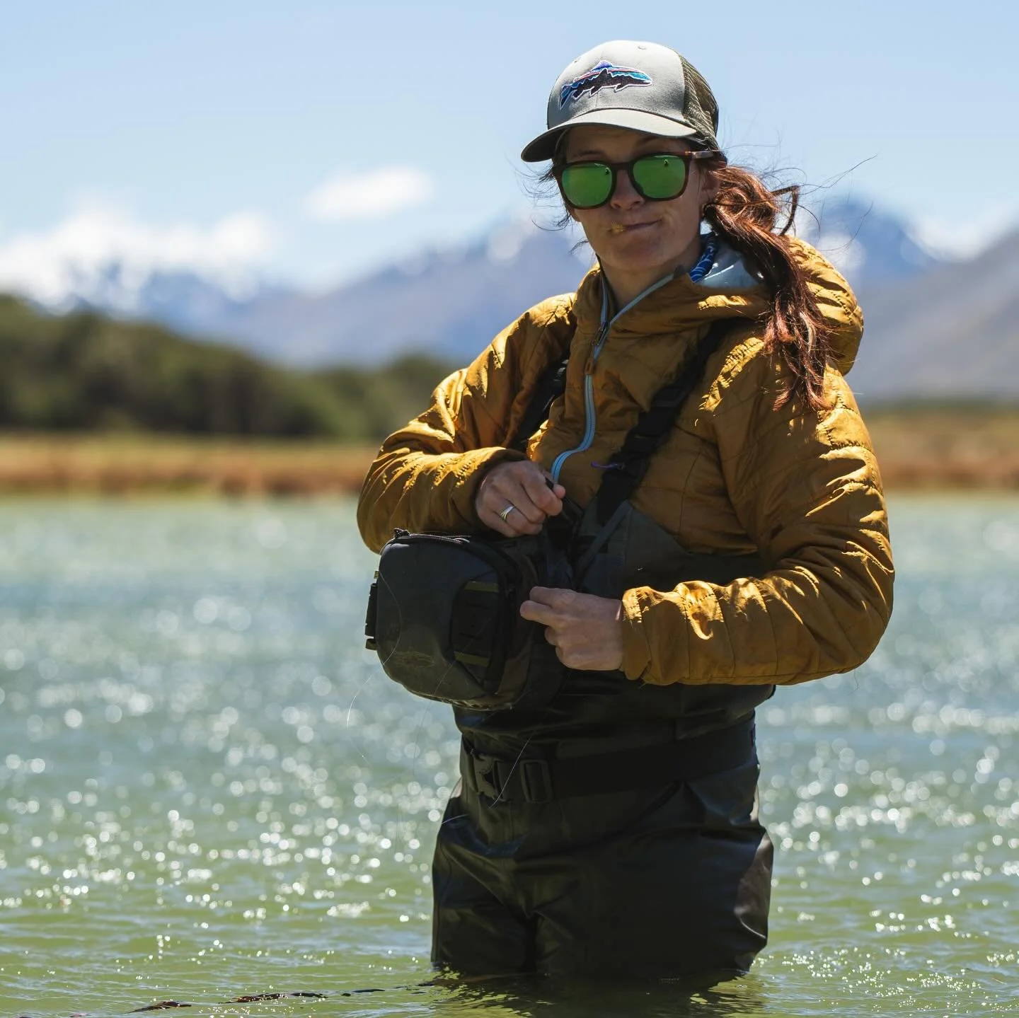 Dirty rivers? No worries. The lake delivered peace and almost perfect conditions. Nature always has a backup plan. 
#flyfishingadventures #troutfishingnz #mu&scaron;kařen&iacute; #dtdadventures @katka_svagrova