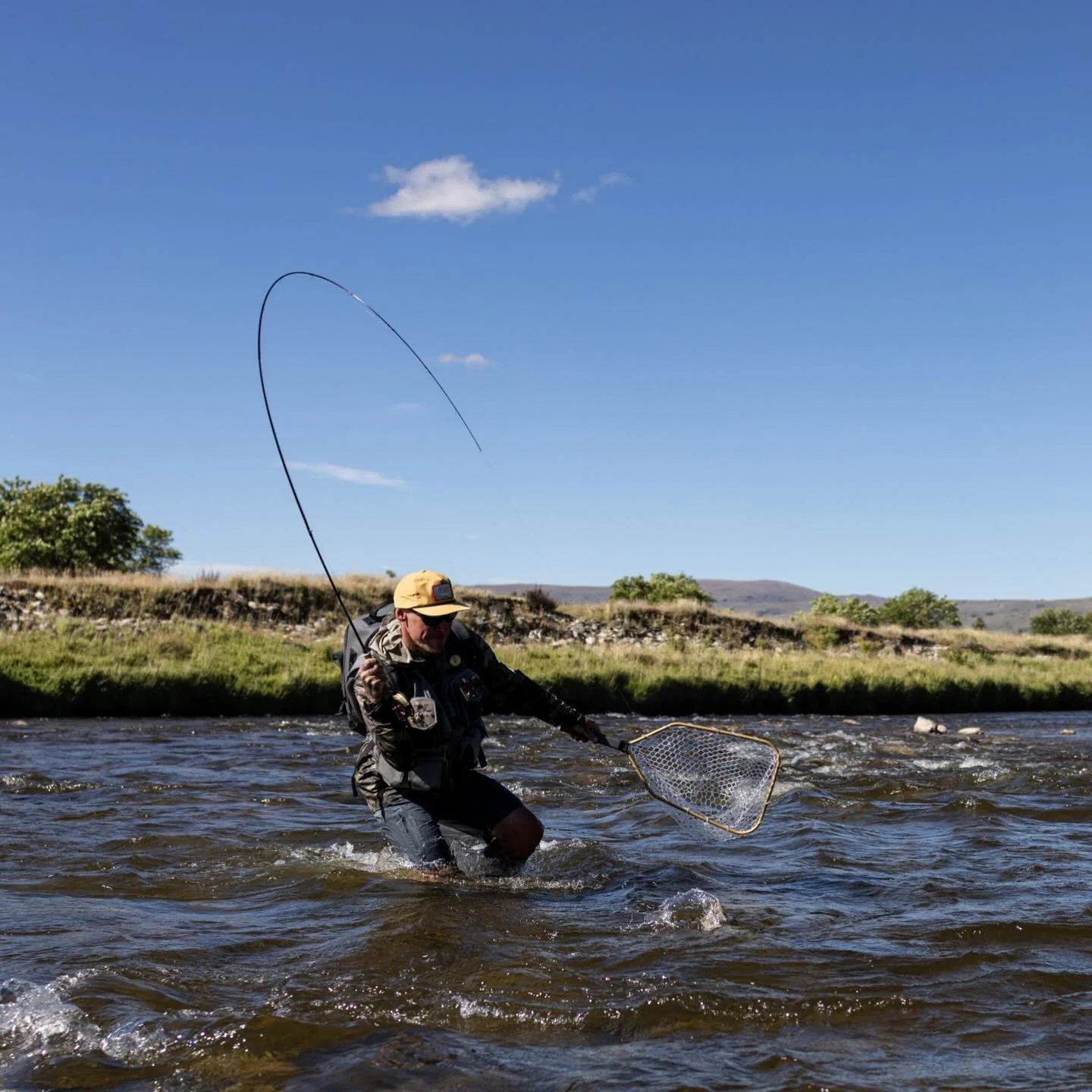 If you need skins, you&rsquo;re already cold. Skiff Shorts 365, wet wading all season.
📷 @santillan_de_pinto 
#flyfishinglife #troutonthefly #mu&scaron;kařen&iacute; #wetwadingseason