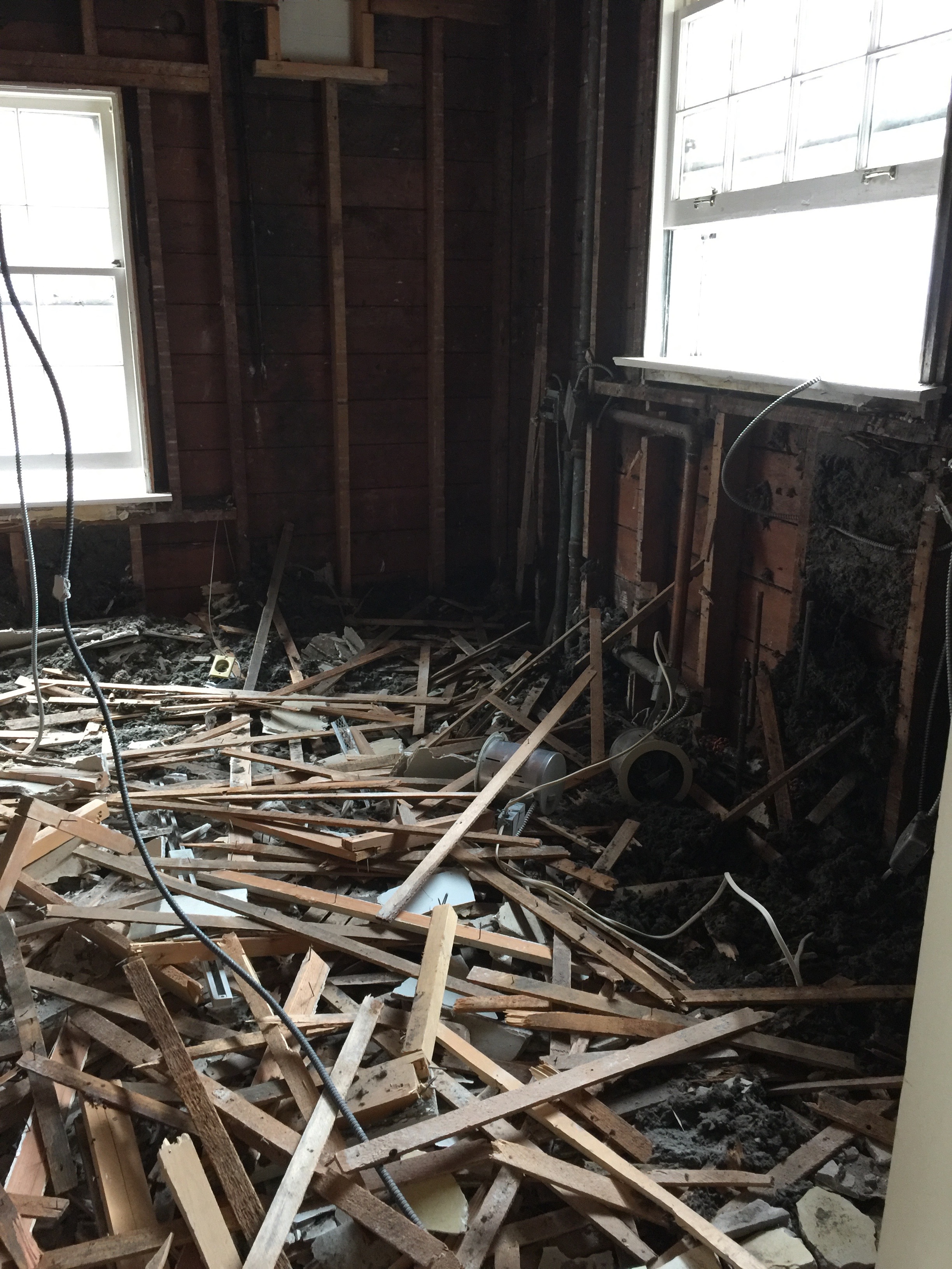 Adios, old kitchen. 