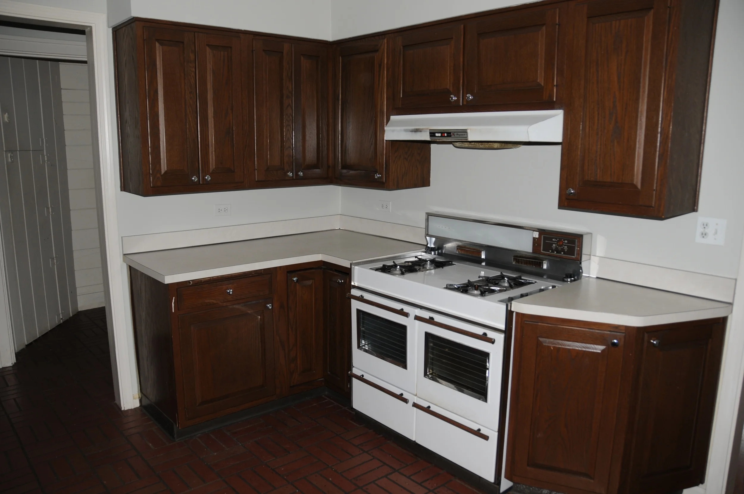 The other half with one of the original double ovens made for homeowners. 