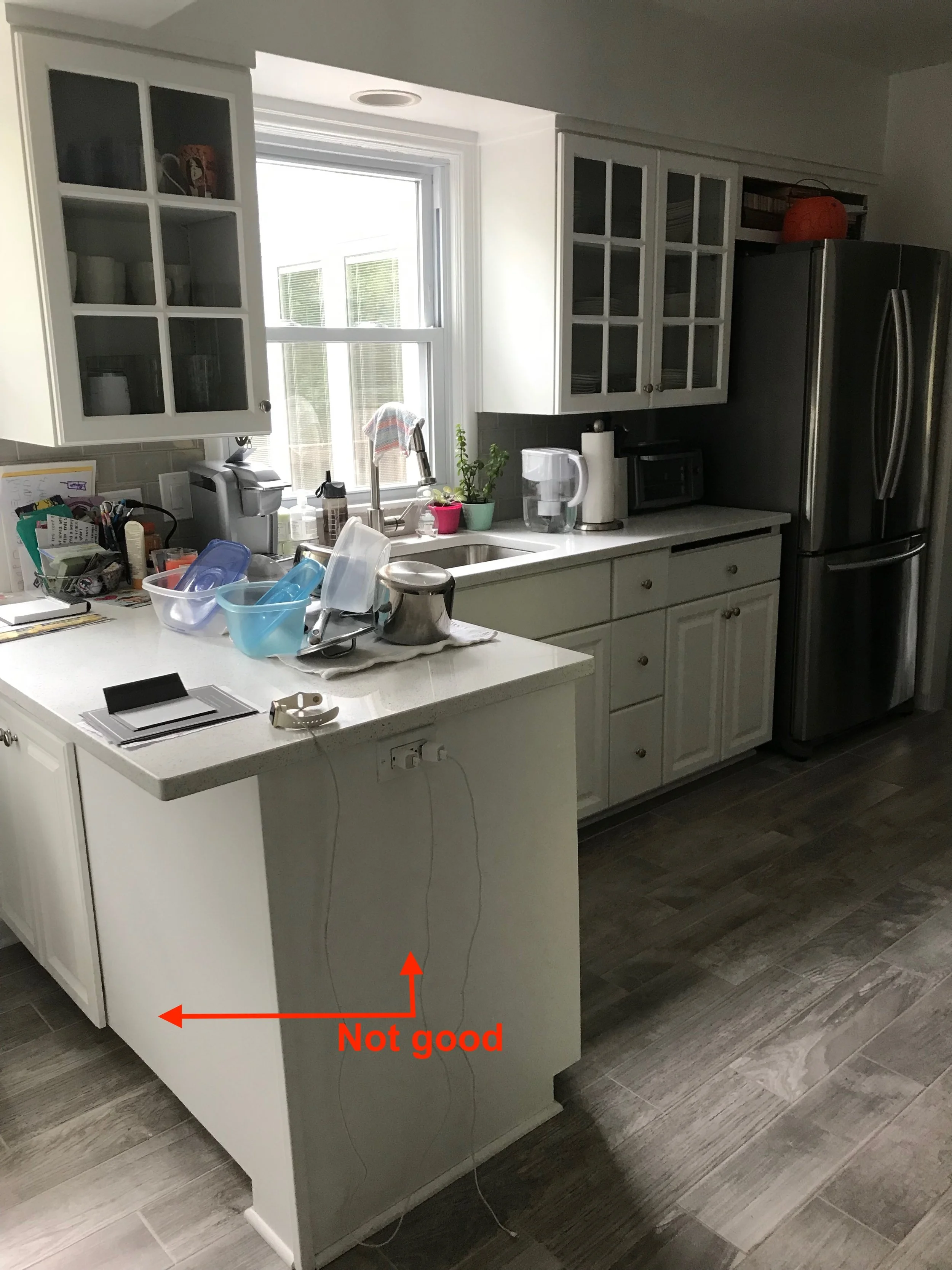 Another view of the offending peninsula stub. We replaced the tile floor in the kitchen for red oak to match the rest of the flooring.