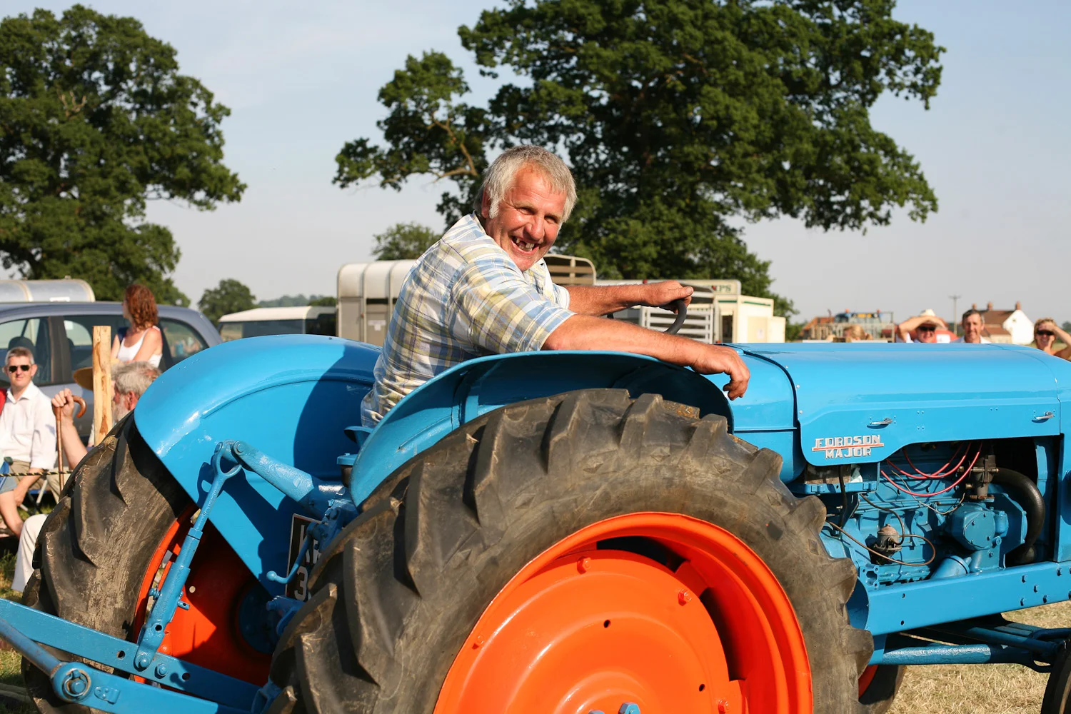 Ken Hornby on his vintage Fordson Major AIE EKN.jpg