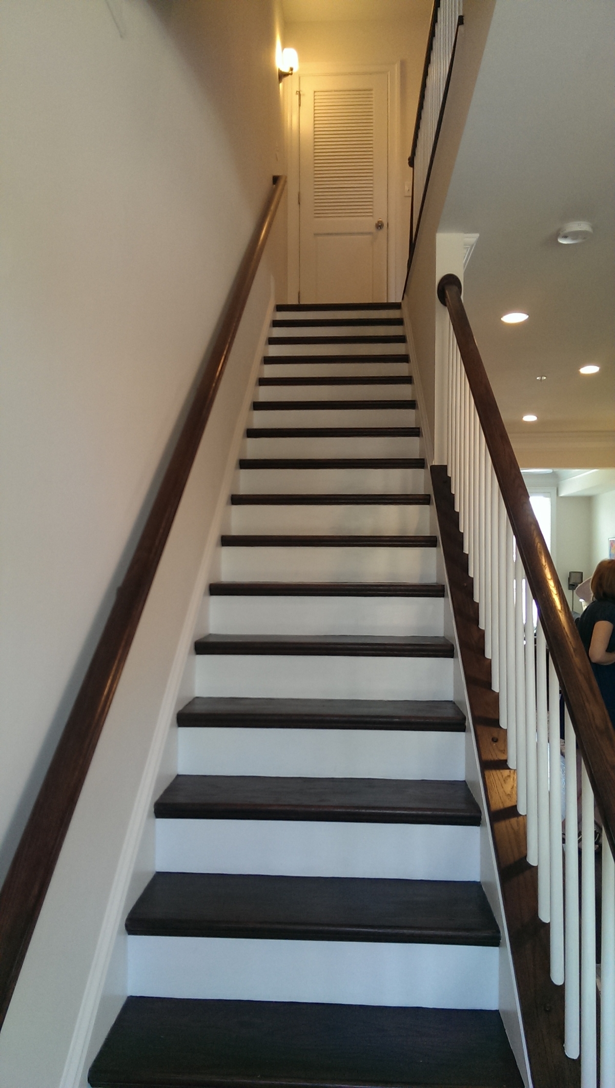 Interior stairwells include the riser height and tread for each staircase.