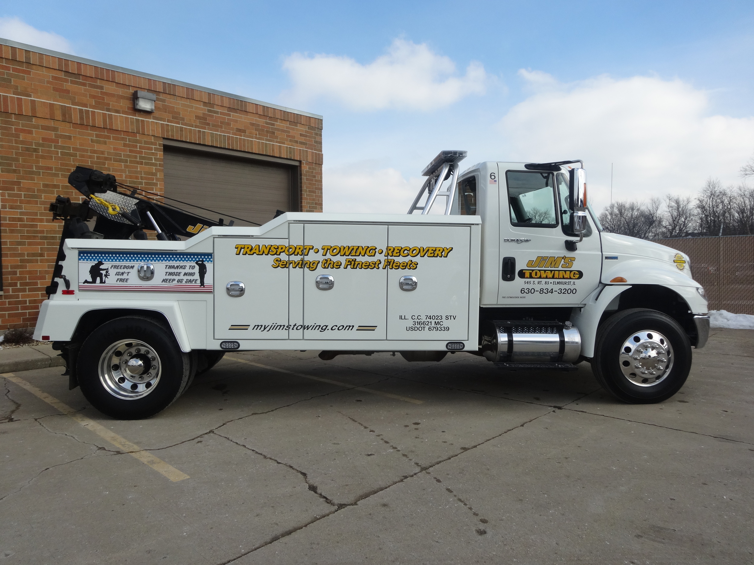 This unit is used for tractor swaps & box trucks. It's heavy duty and can get into tight spaces.