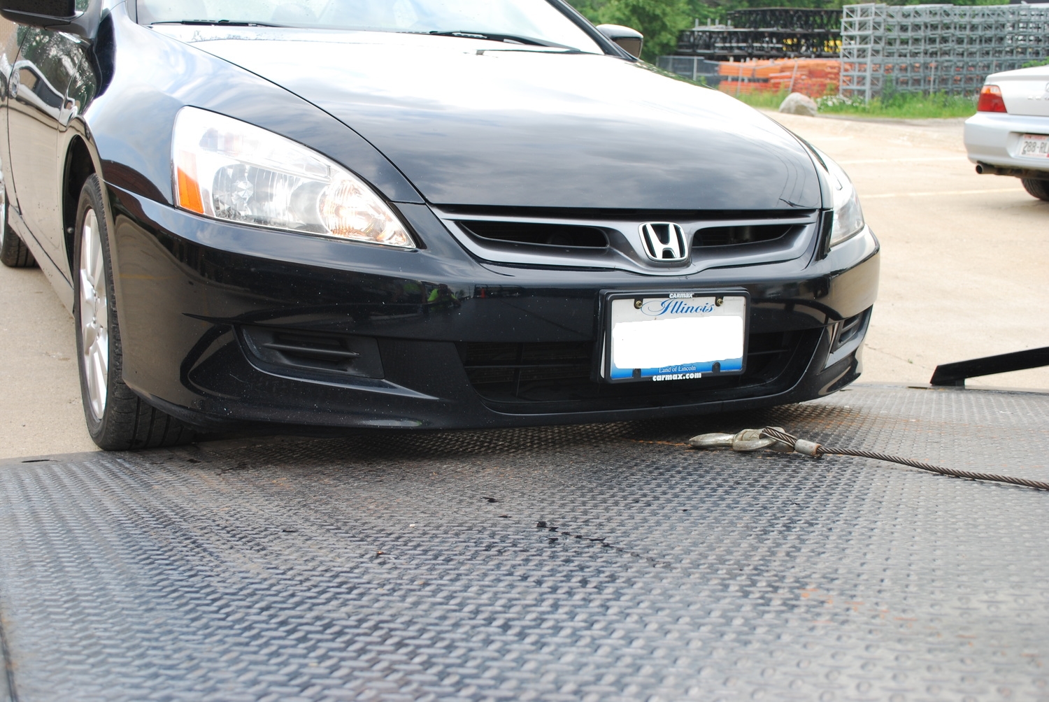 Standard flatbed. As you can see, there is no clearance for the winch cable to get under the spoiler without causing damage.