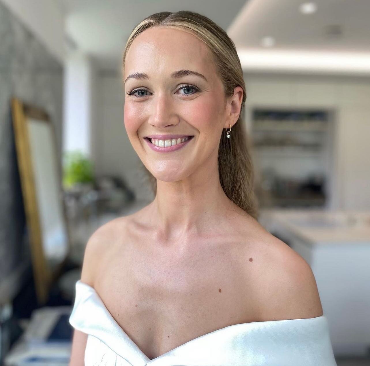 CLAUDIA // Classic, natural and timeless, Claudia wanted a glowing and soft makeup for her wedding day and doesn't she just look effortlessly beautiful. Thank you for choosing us to be part of a very special day. 
-
-
Hair Director - Tara 
Makeup Cre