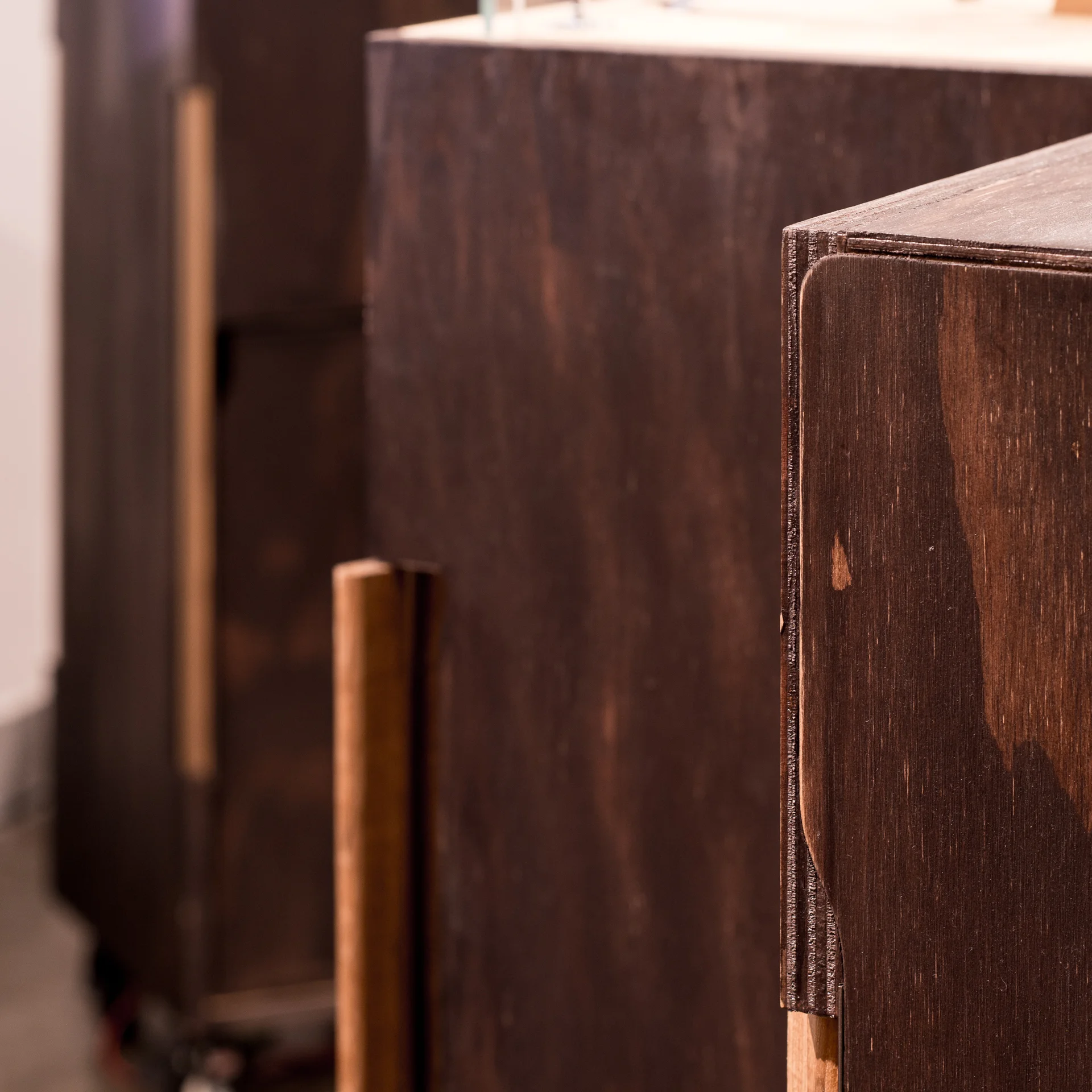 Special Double-Lapped Joints MDUs are fabricated with precise digitally with our in-house CNC machine. Special CNC joints were developed to conceal the connection of plywood corners.