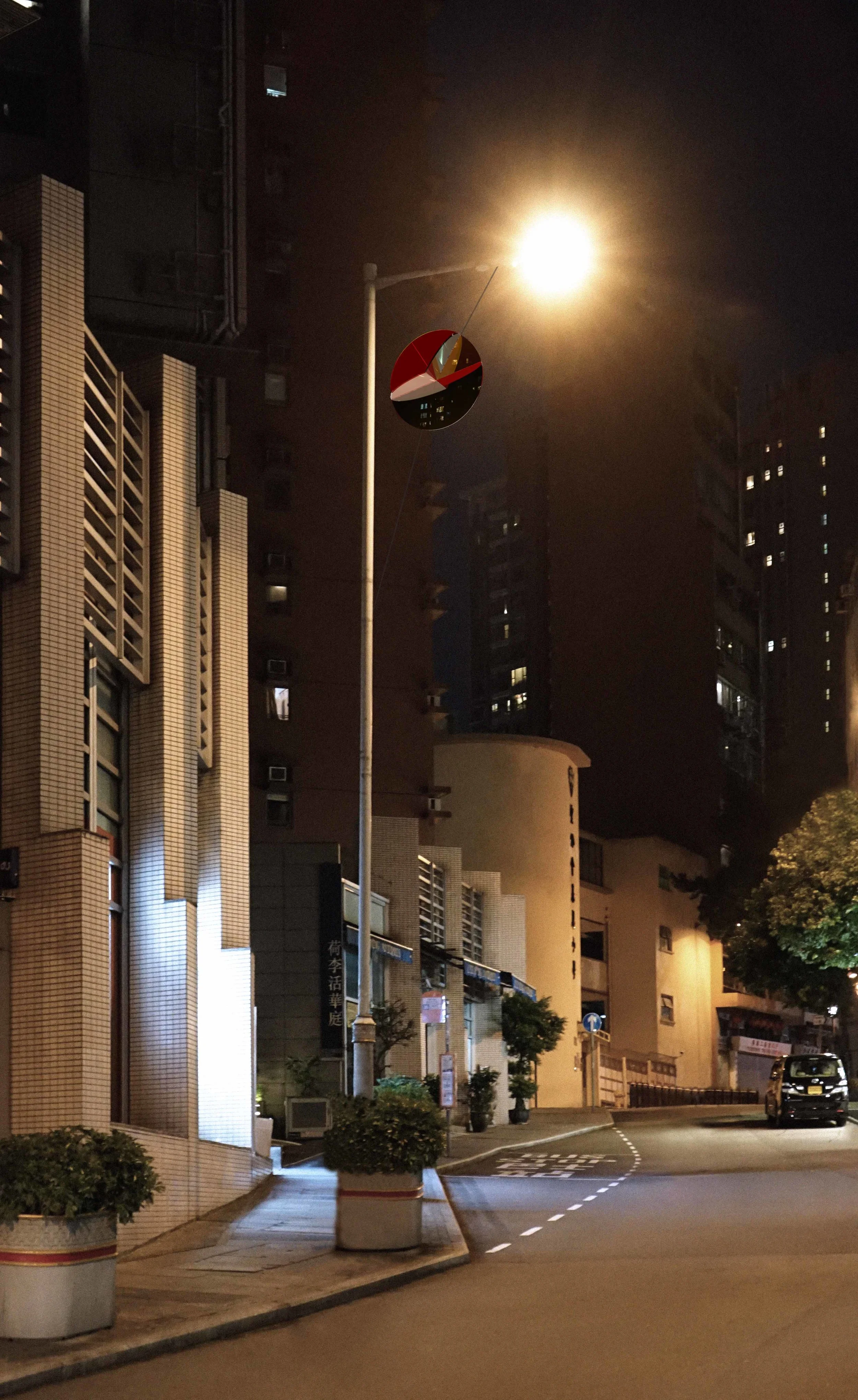 UPSOP_IND_Hong_Kong_Hologram_amppost_Ornament_Elipse_Hollywood_Street_Fluorescent_Geometry_Nacht_Night.jpg