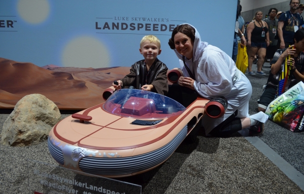 landspeeder luke and leia.jpg