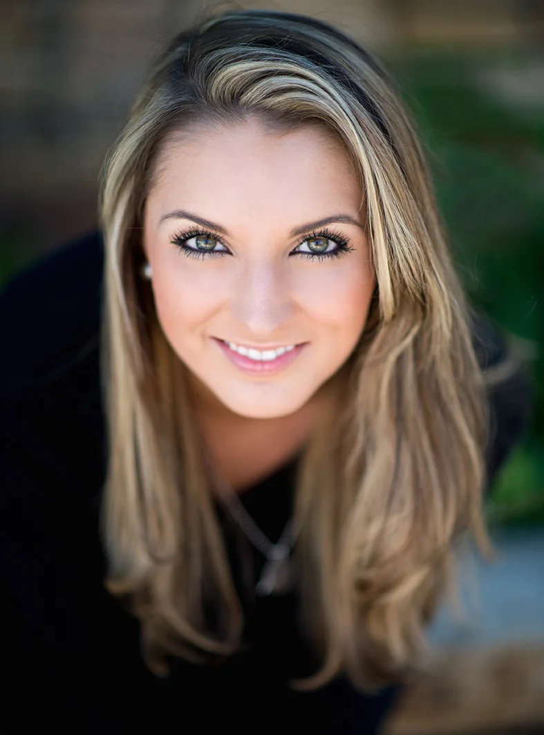 Nicole_Campbell_Headshot_01.jpg