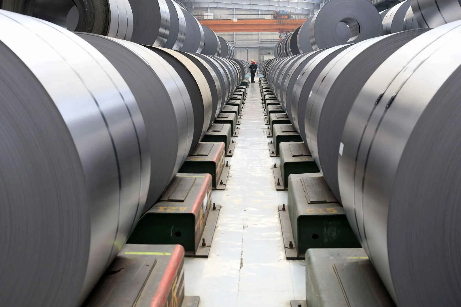 President Trump’s intention to impose tariffs on imported steel and aluminum caused ripples on Wall Street, outcries from companies that depend on global supply chains and warnings from economists who cited the cost of trade wars.