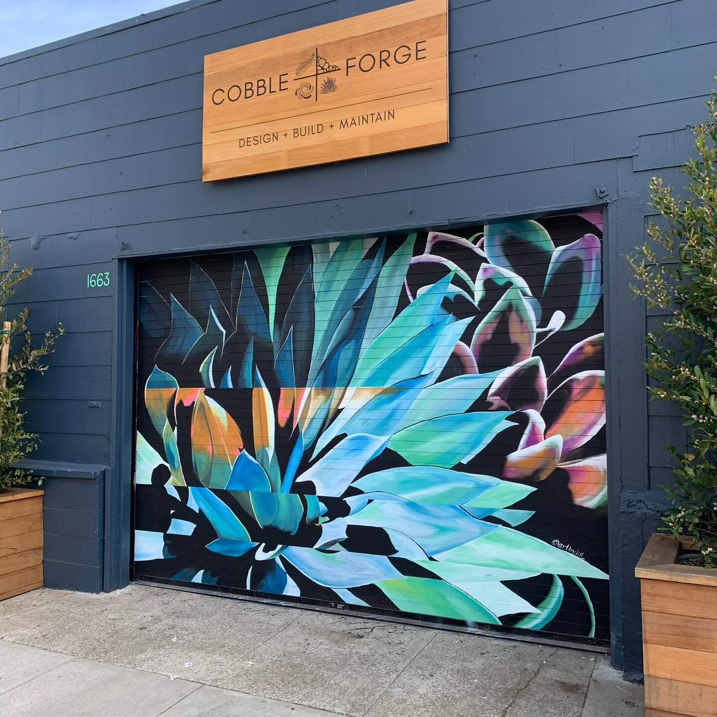 Had the pleasure to work with the super talented @artbyjul_ who did an amazing job sprucing up our fa&ccedil;ade! Come check it out! 

#support #womenartists #mural #agave #cobbleandforge #headquarters