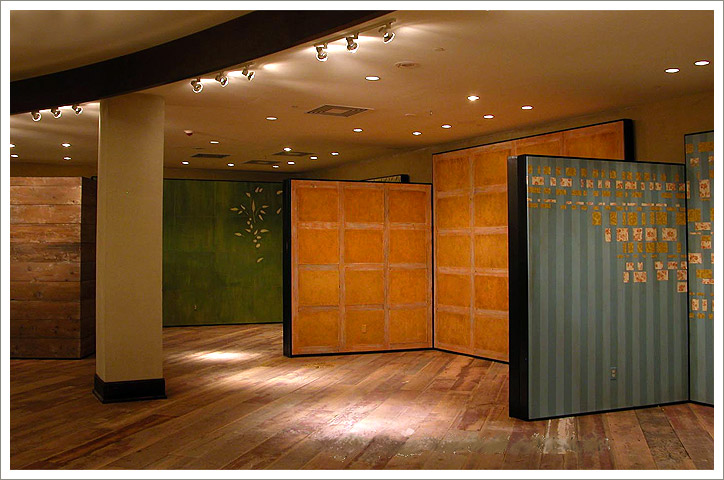  Vignette Walls: Left wall: Hand painted floral design on burlap.&nbsp; Right wall: Venetian Plaster. Anthropologie&nbsp;store. St Louis, Missouri. 