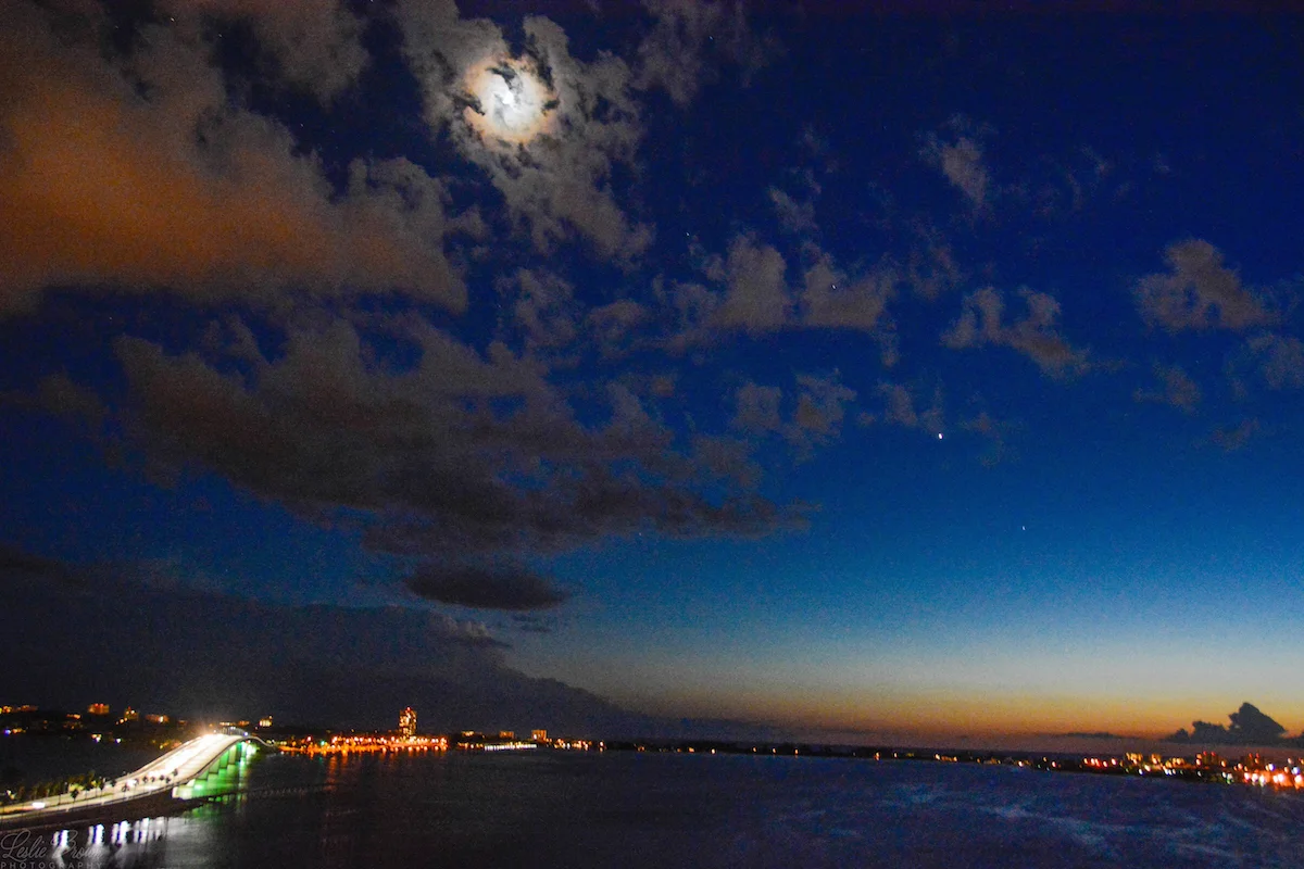 Moon130910-2583web.jpg