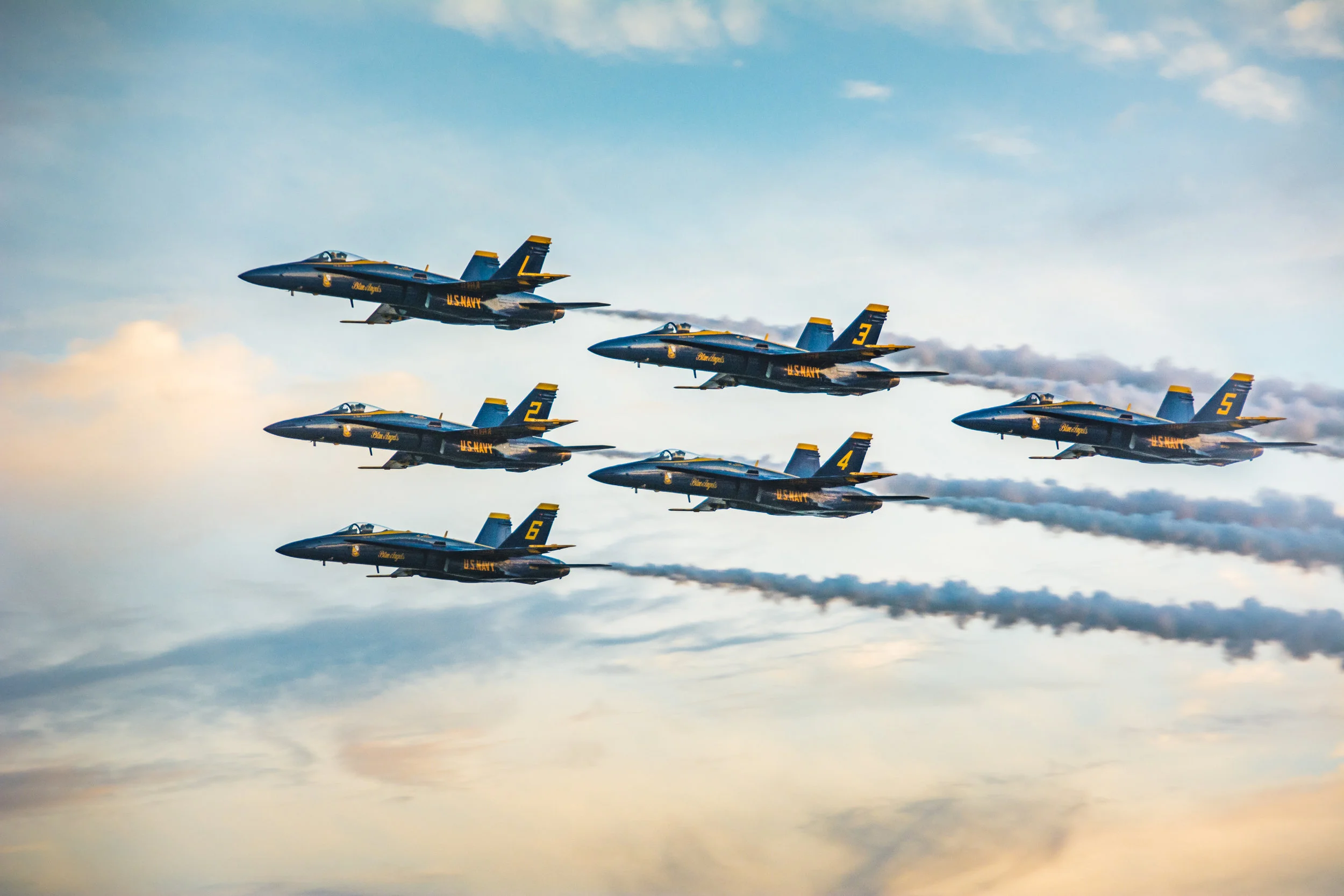 BlueAngelsSunFlyBy-6686.jpg