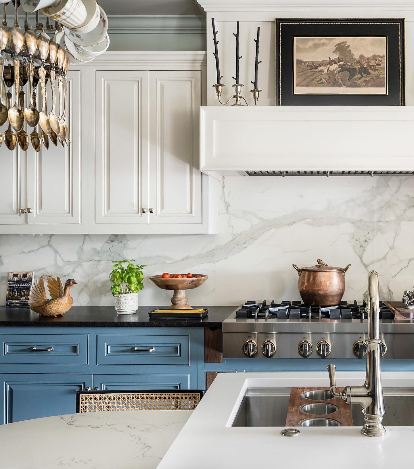 A beautifully remodeled kitchen with the perfect mix of old and new. Dana @bellatucker works wonders every time!!
Design @bellatucker 
#kitchenremodel #kitchenrenovation 
#kitcheninspiration