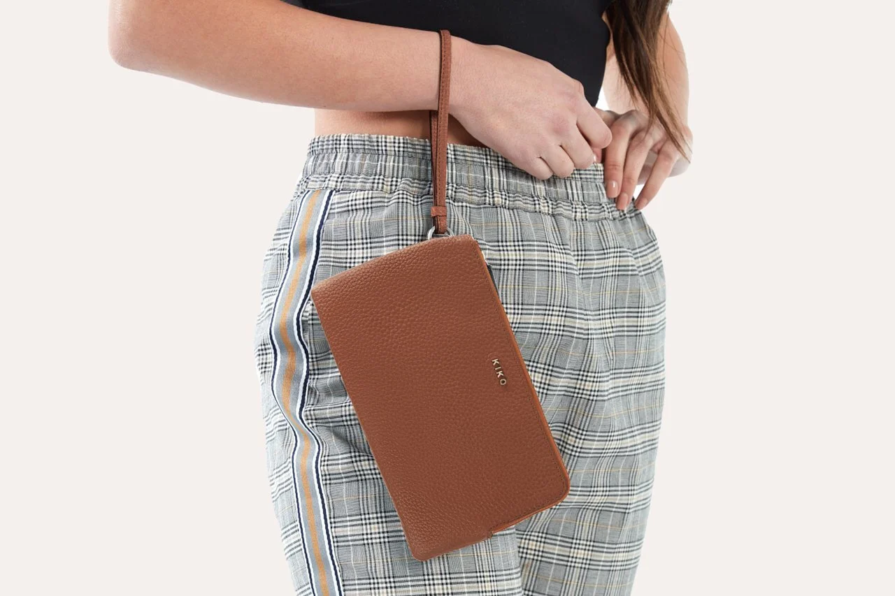 Large_Wristlet_Brown2.jpg