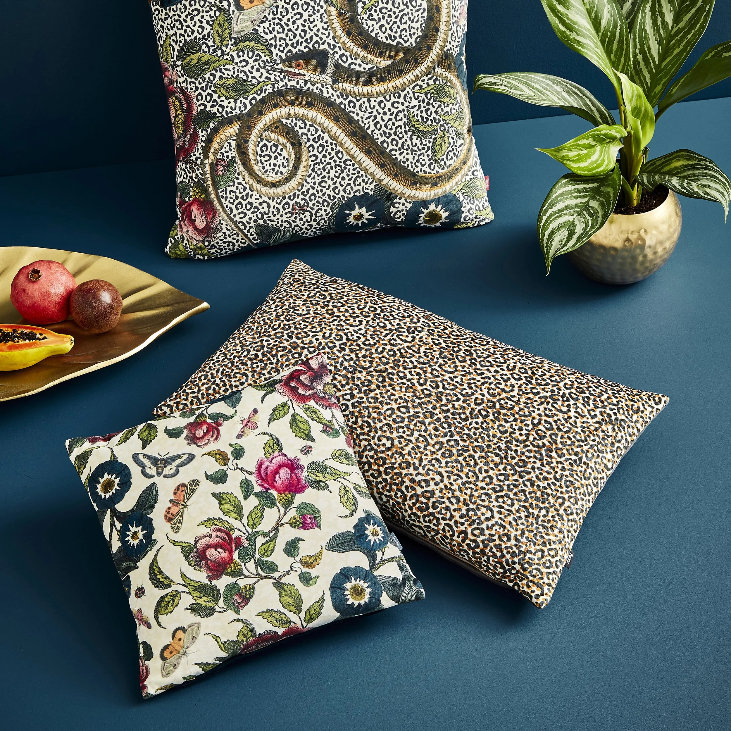 Spode Creatures of Curiosity Floral Velvet Pillow (11.8" x 11.8")