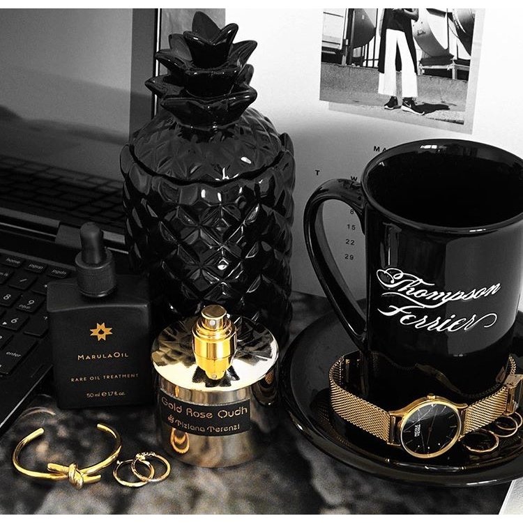 Pineapple BLK1.jpg