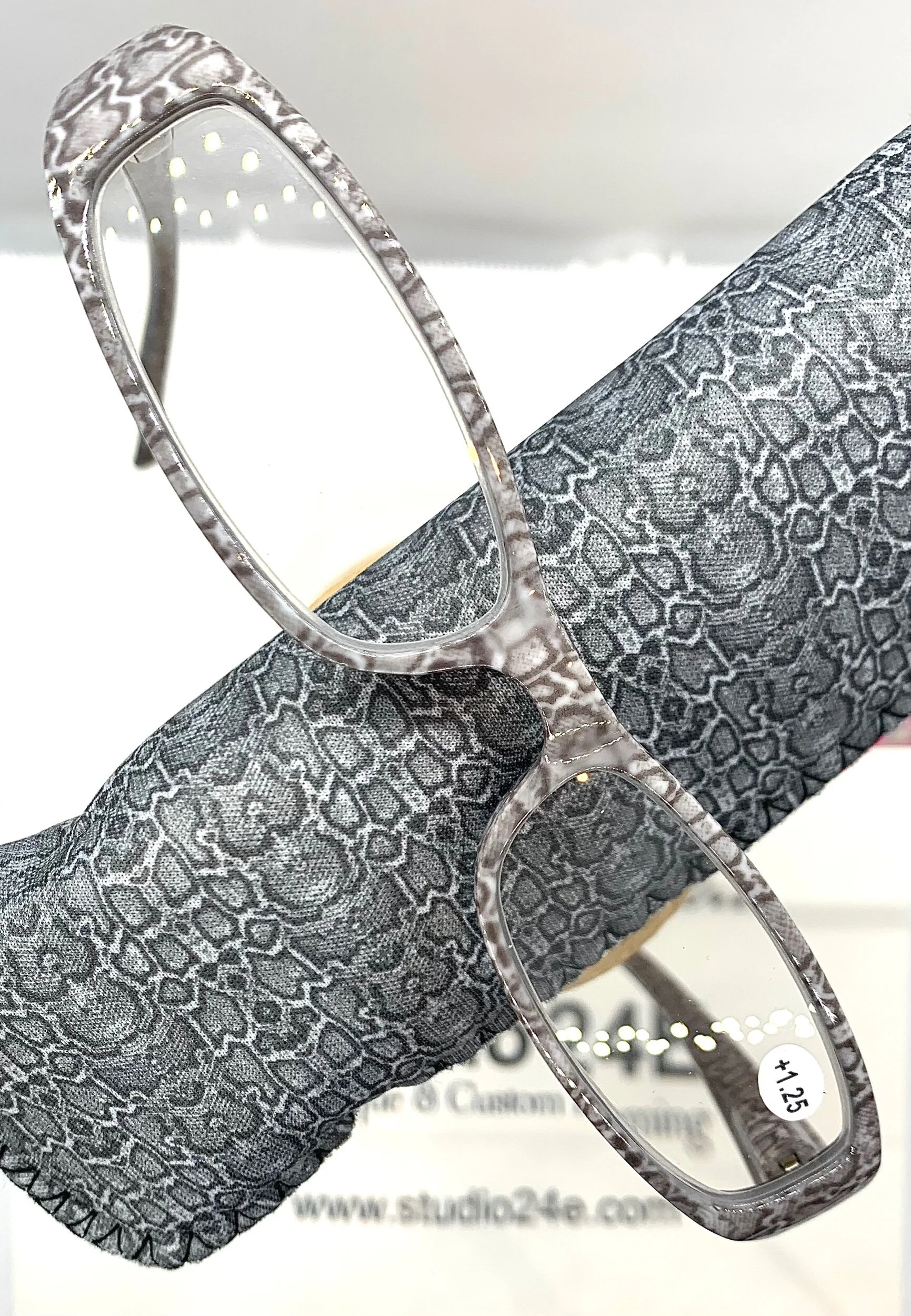 DEE2E05F-A99D-49B1-8B4D-C1CC6B811A52