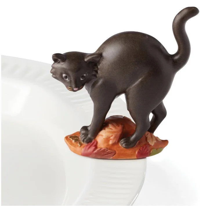 Spooky Cat On bowl.jpg