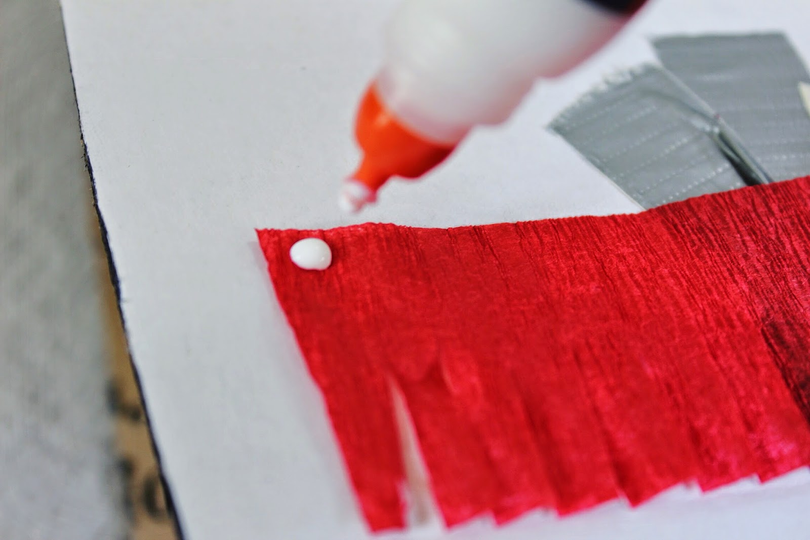 glue+on+the+streamers.png