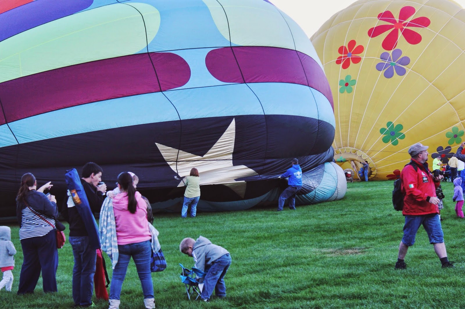 inflating%2Bhot%2Bair%2Bballoons.jpg