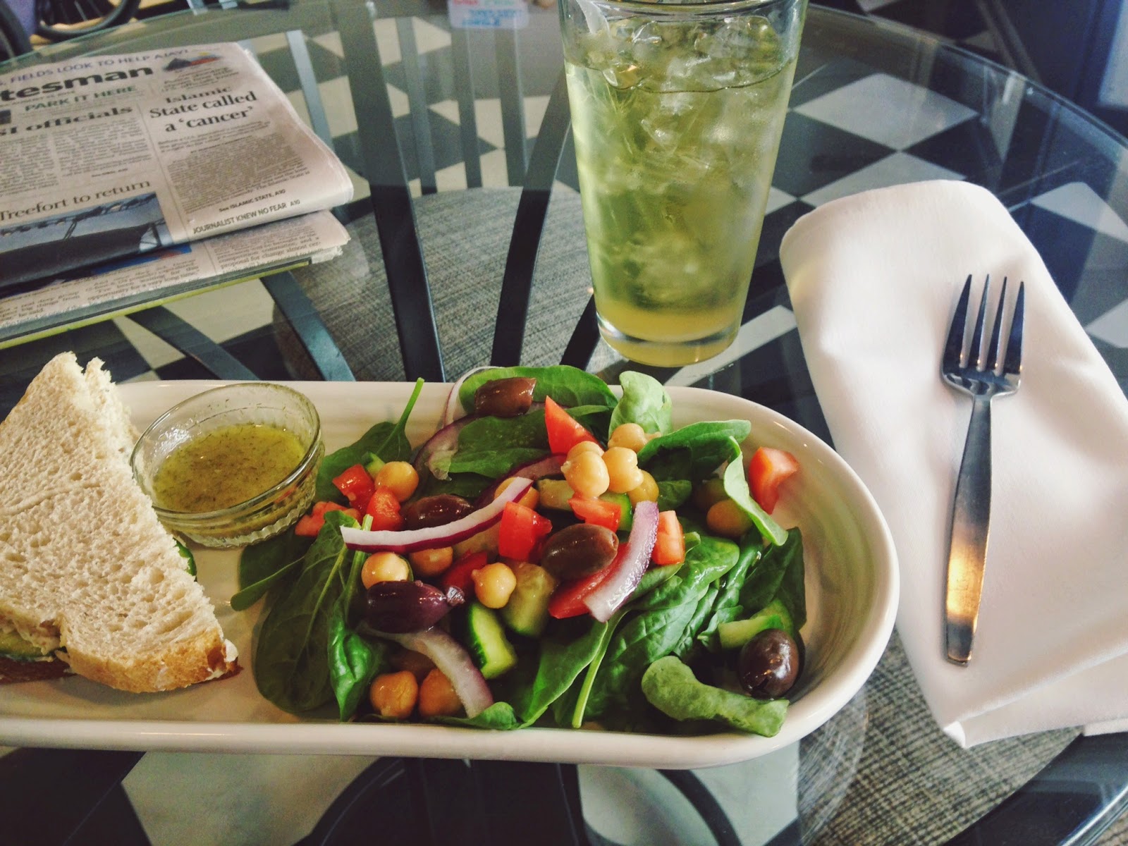 payday%2Bsolo%2Blunch%2Bdate.jpg