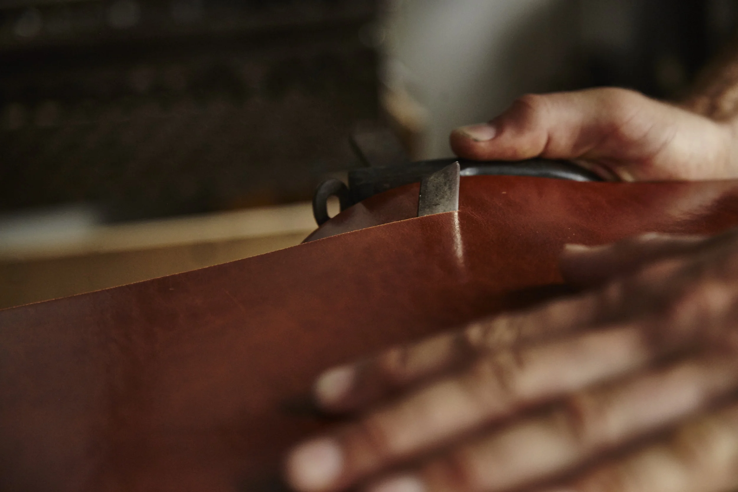 We use thick 13 oz vegetable tanned American made hot stuffed leather for all of our bags. A 100% clean and naturally processed leather that is strong but supple and gets only more beautiful with time. 