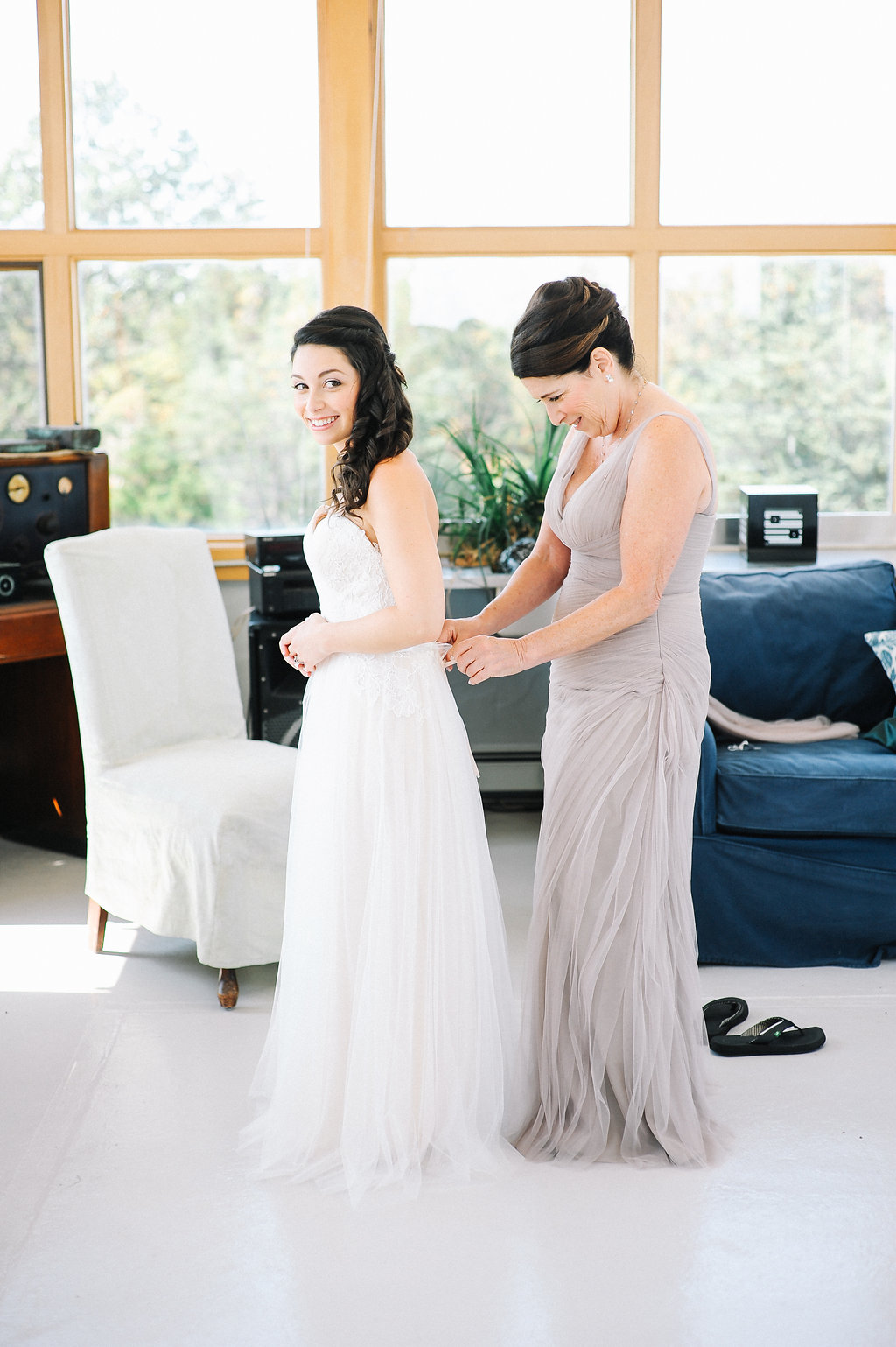 GettingReady_Dragonline_Studios_Jamestown_RI_Wedding-18.jpg