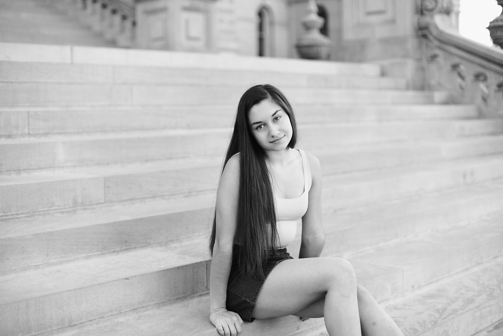 East_Lansing_MI_Senior_Portraits-106_pp_b_w.jpg