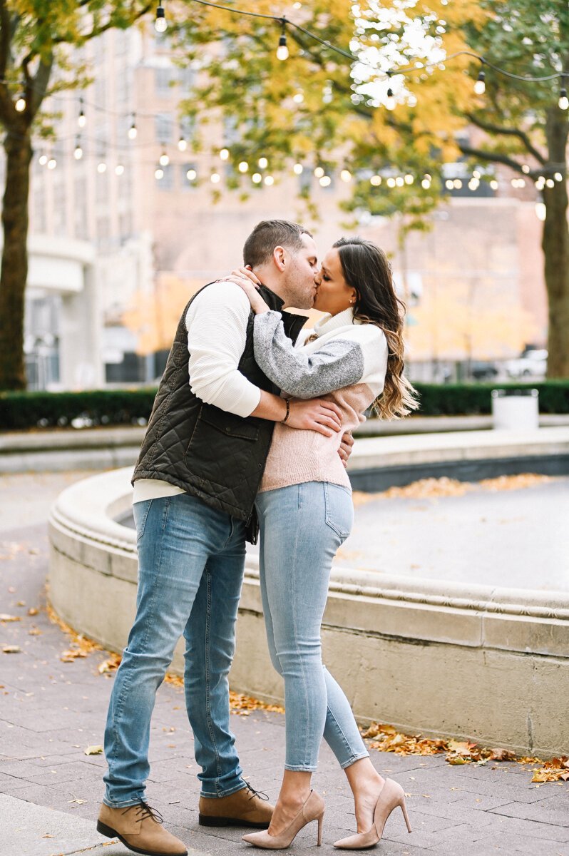 Downtown_Detroit_Engagement_Photos-39.jpg