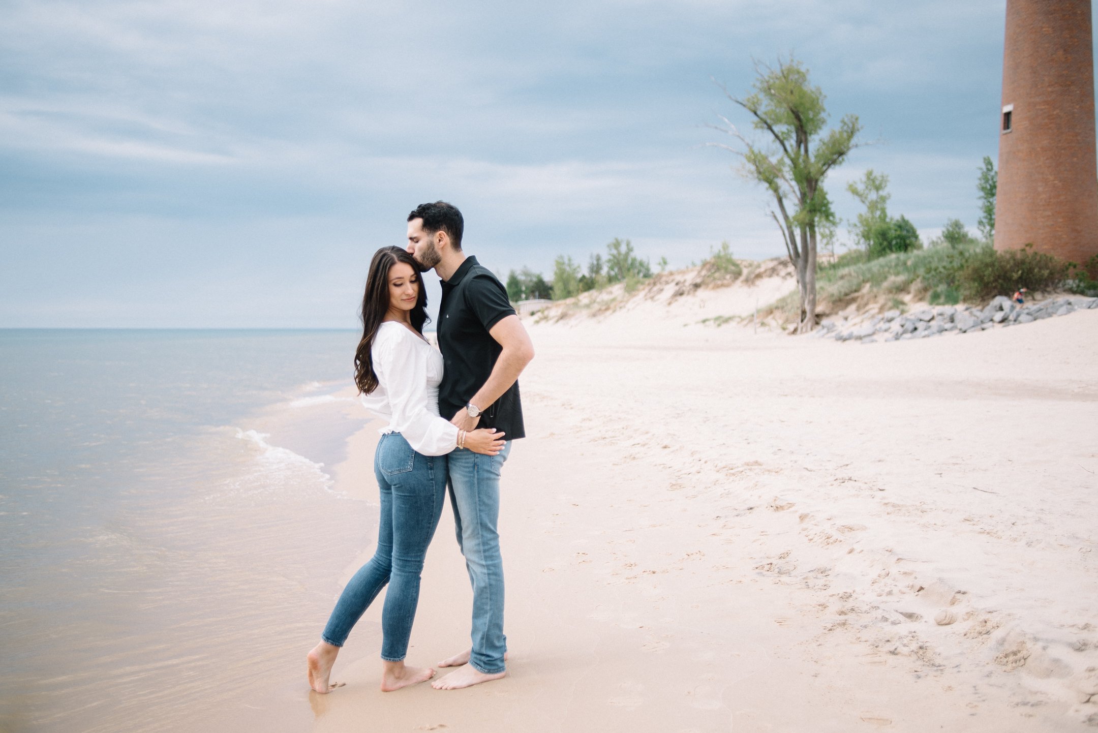 Lake_Michigan_Engagement_Photos-3.jpg