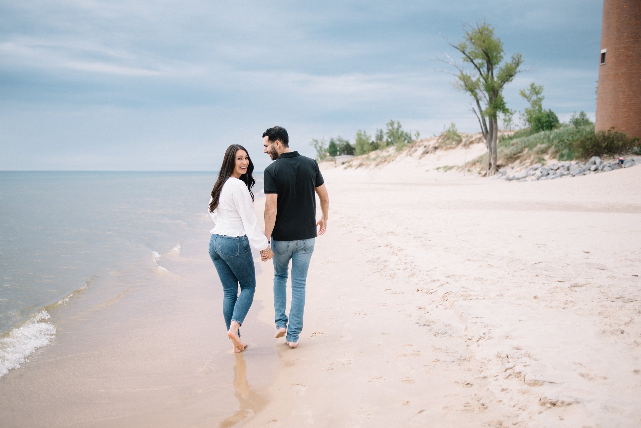 Lake_Michigan_Engagement_Photos-4.jpg