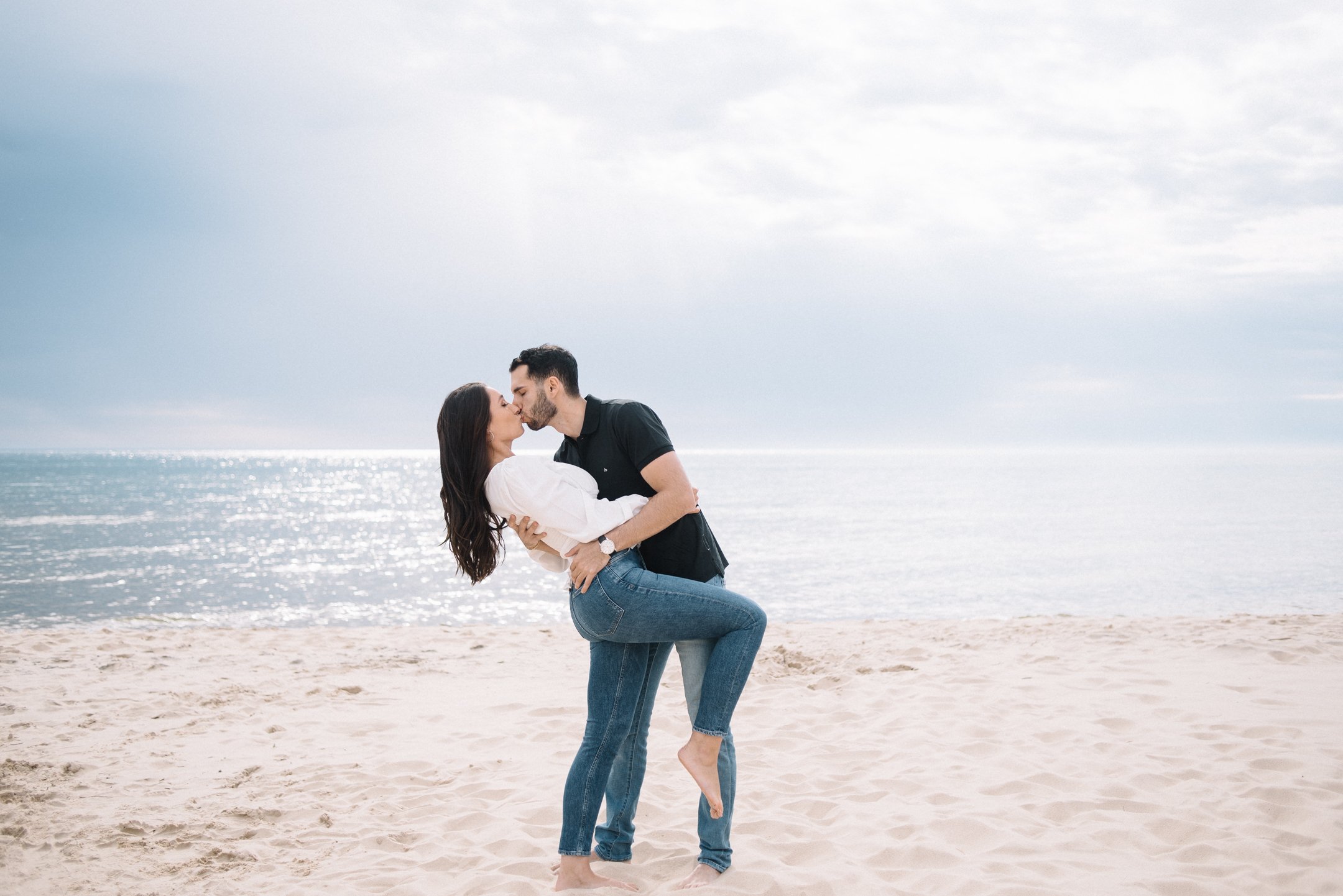 Lake_Michigan_Engagement_Photos-7.jpg