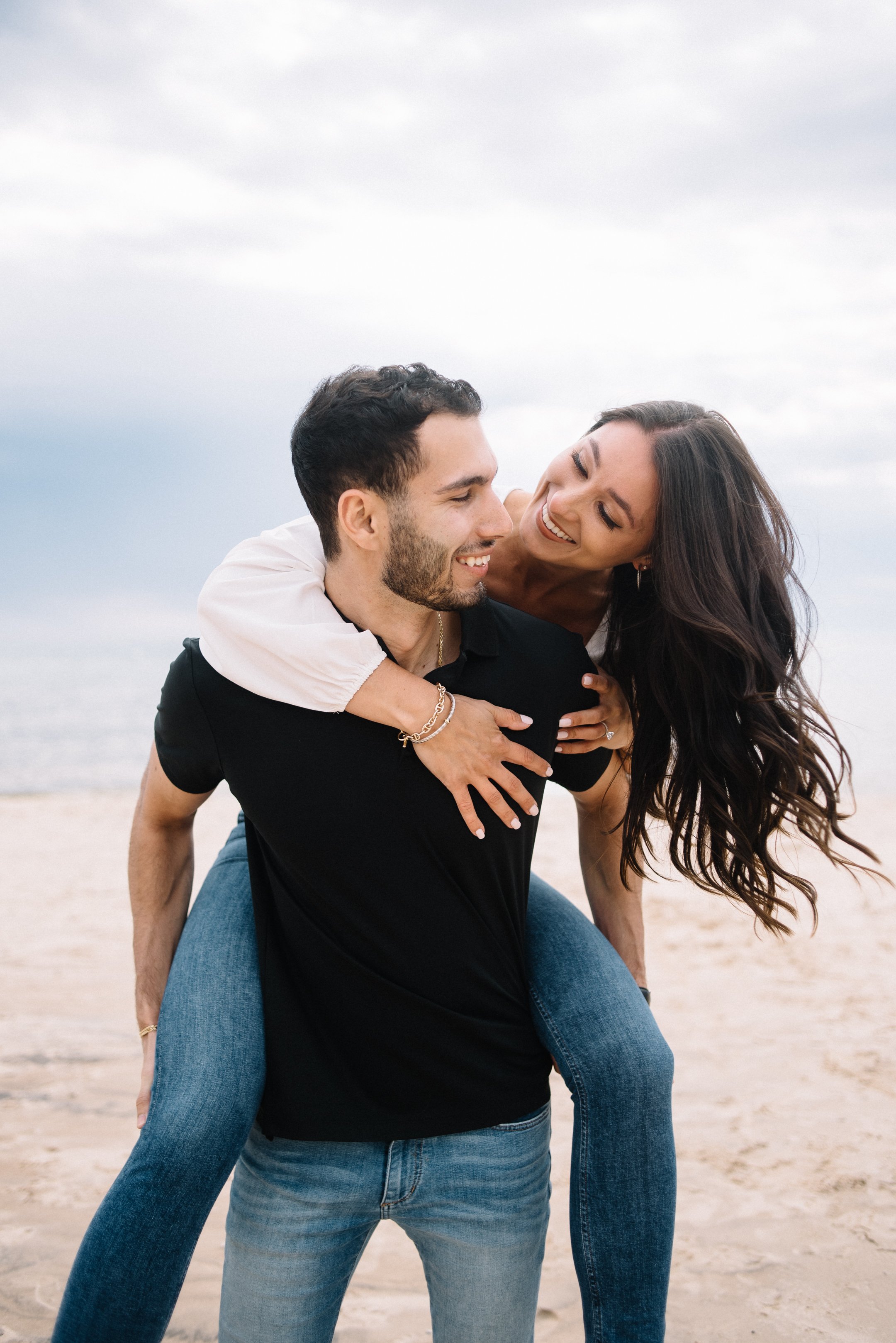 Lake_Michigan_Engagement_Photos-18.jpg