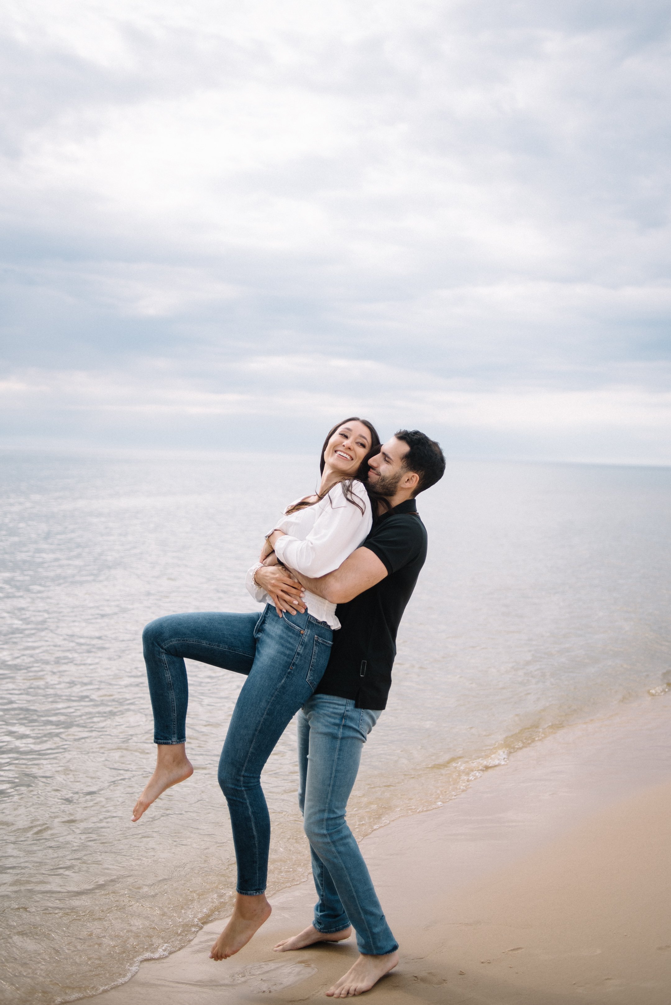 Lake_Michigan_Engagement_Photos-19.jpg