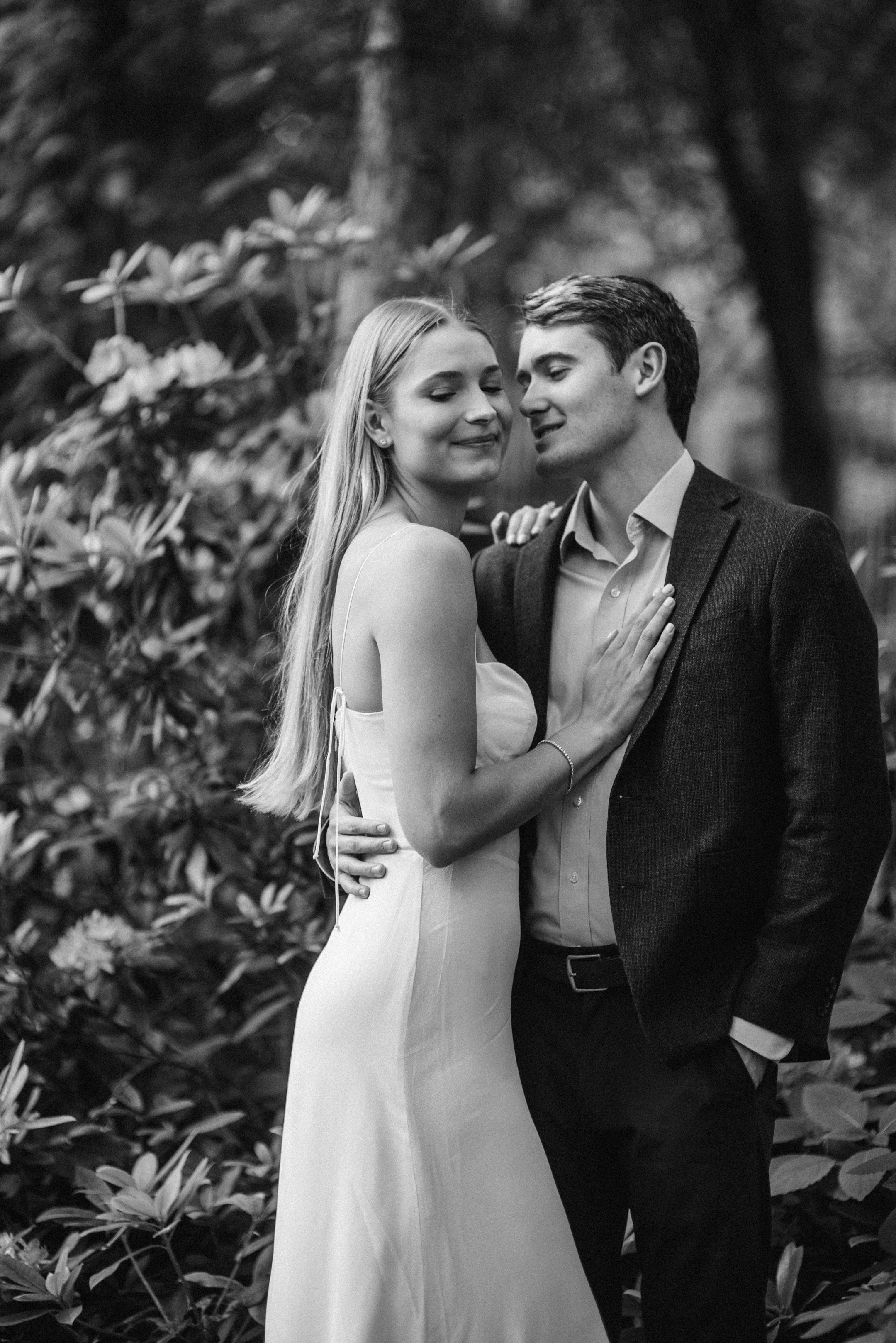 Ann_Arbor_Peony_Garden_Engagement_Photos-10.jpg