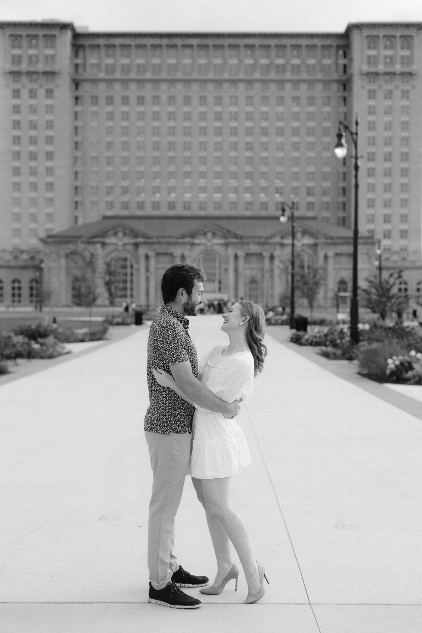 Roosevelt_Park_Detroit_Engagement_Photos-1.jpg