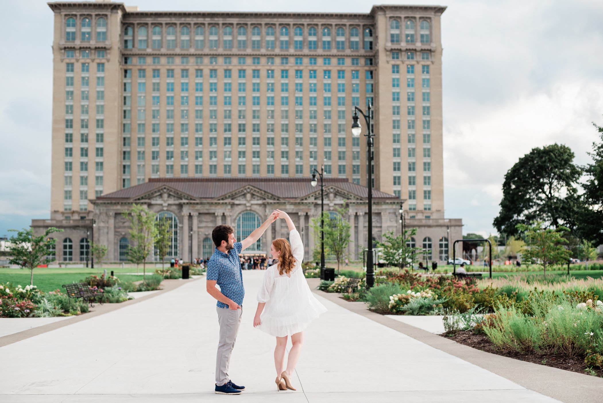 Roosevelt_Park_Detroit_Engagement_Photos-3.jpg