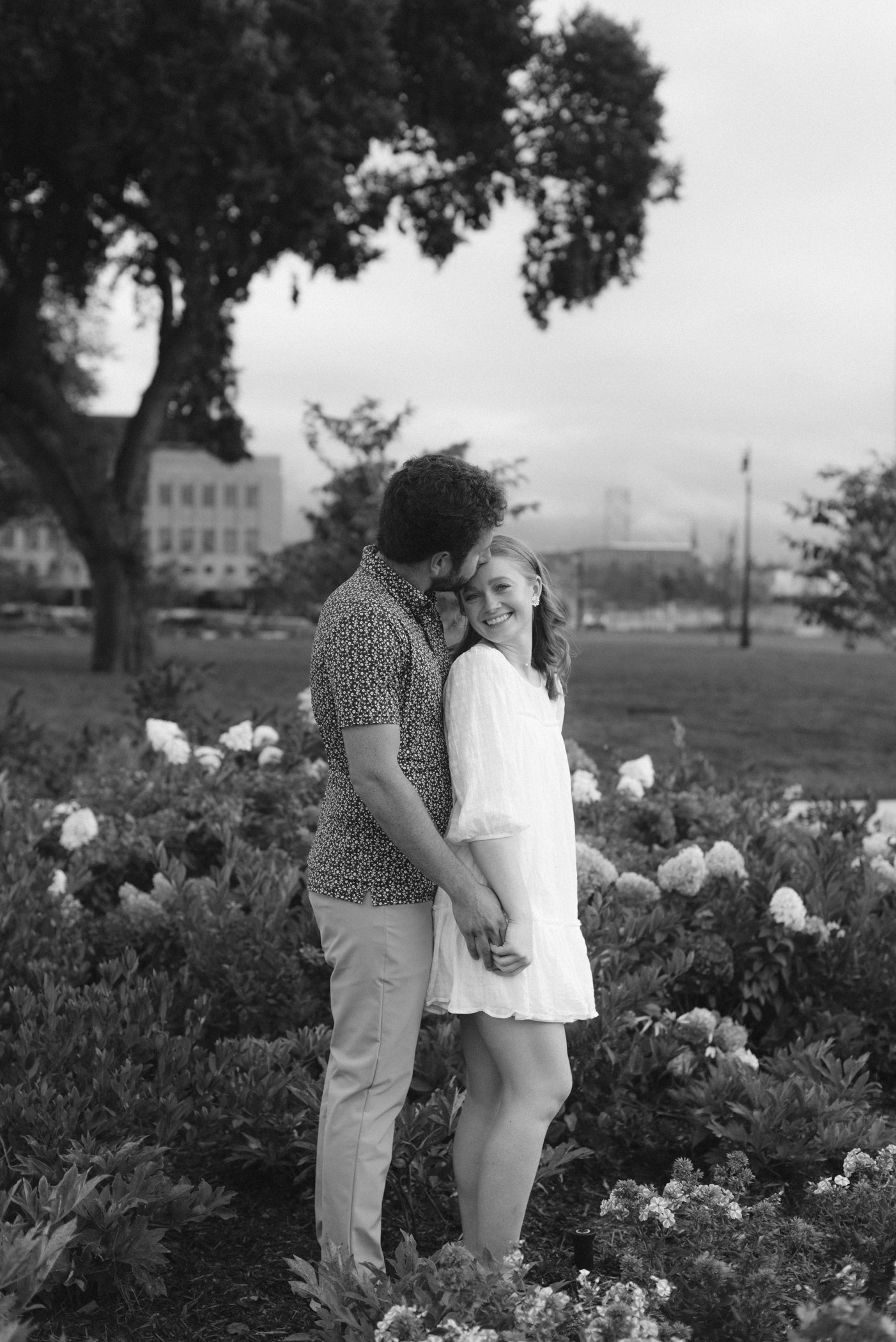 Roosevelt_Park_Detroit_Engagement_Photos-8.jpg