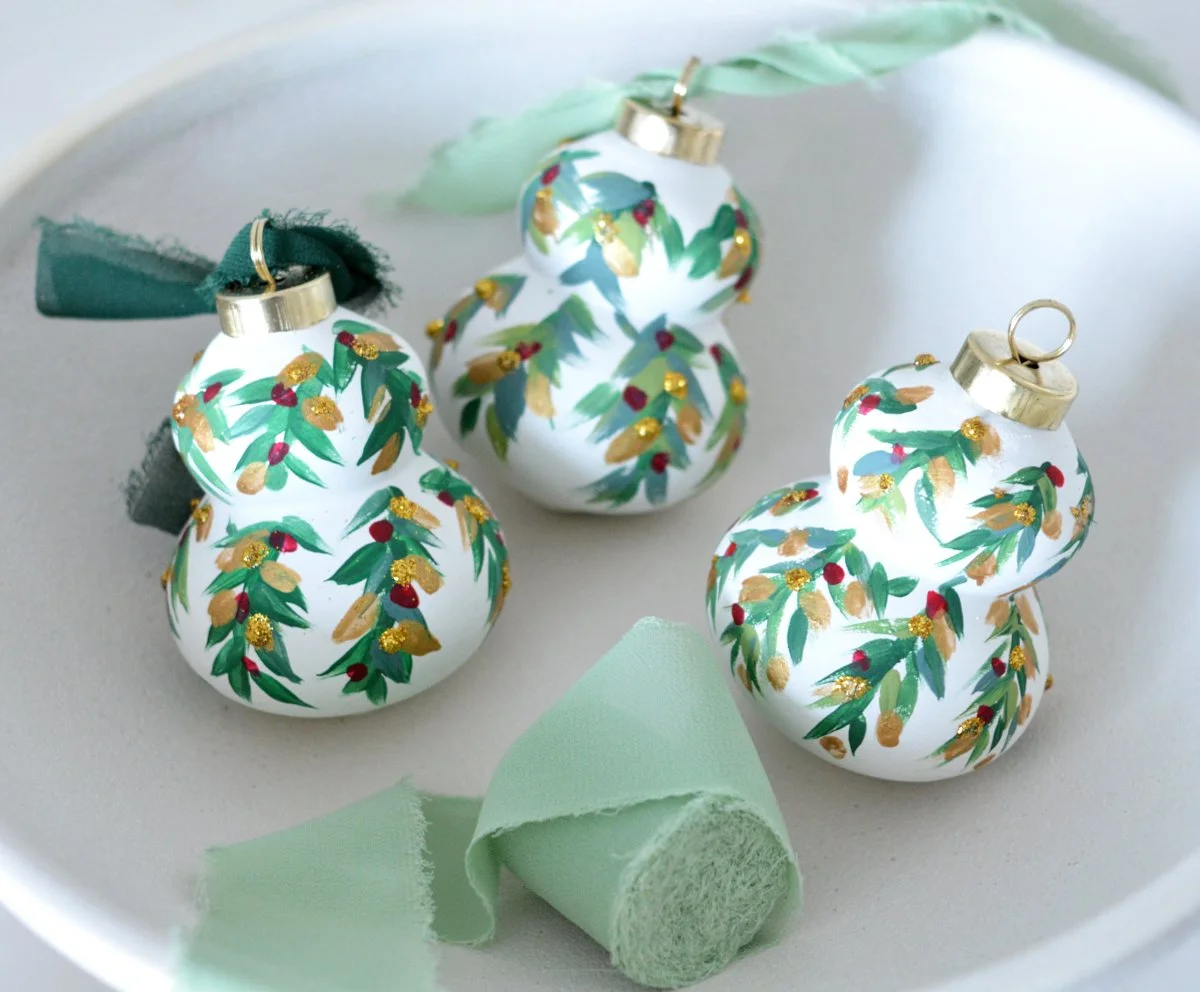pine-motif-ornaments.jpg