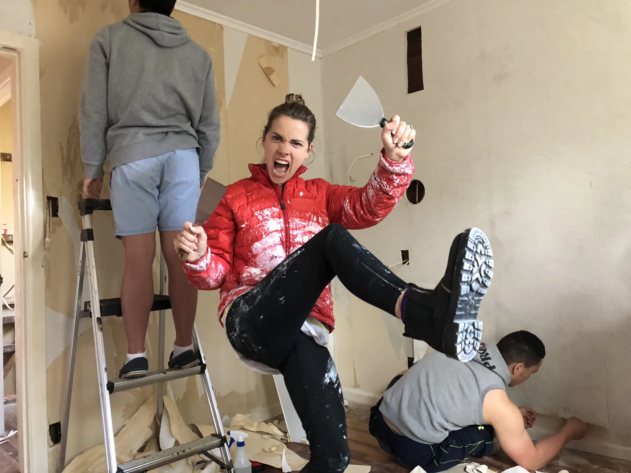 HOW TO | Strip Old Wallpaper