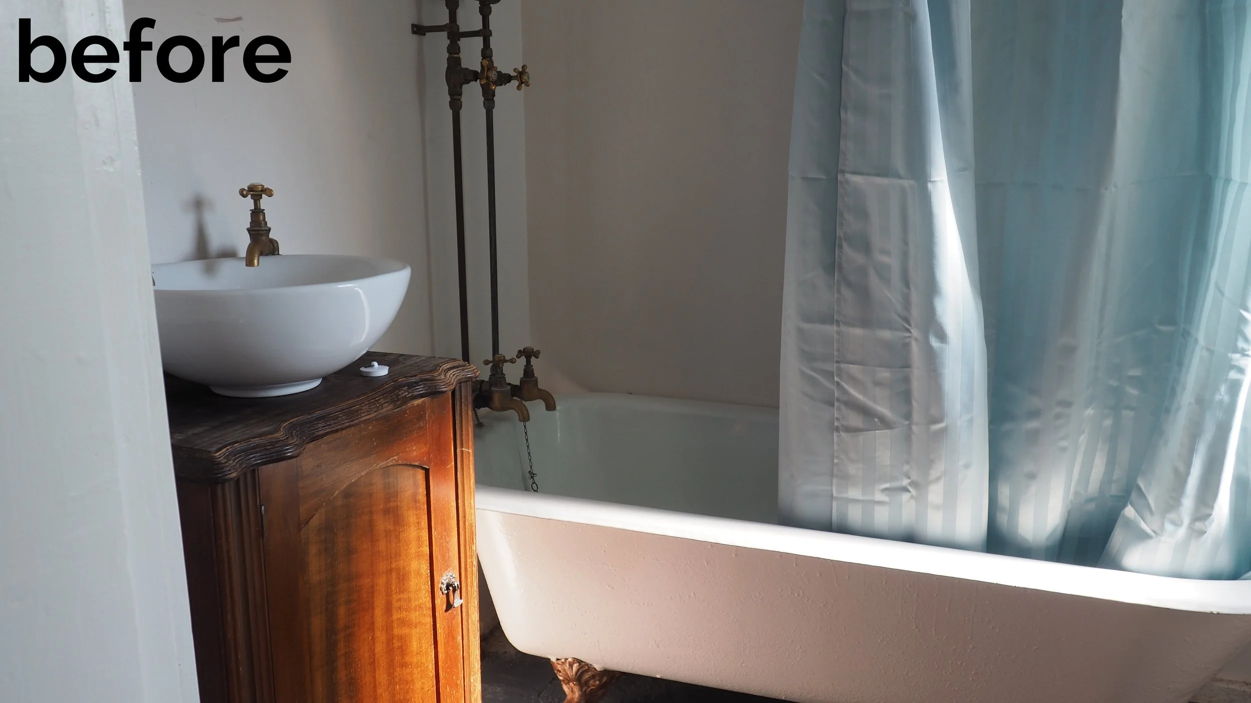 bathroom before.jpg