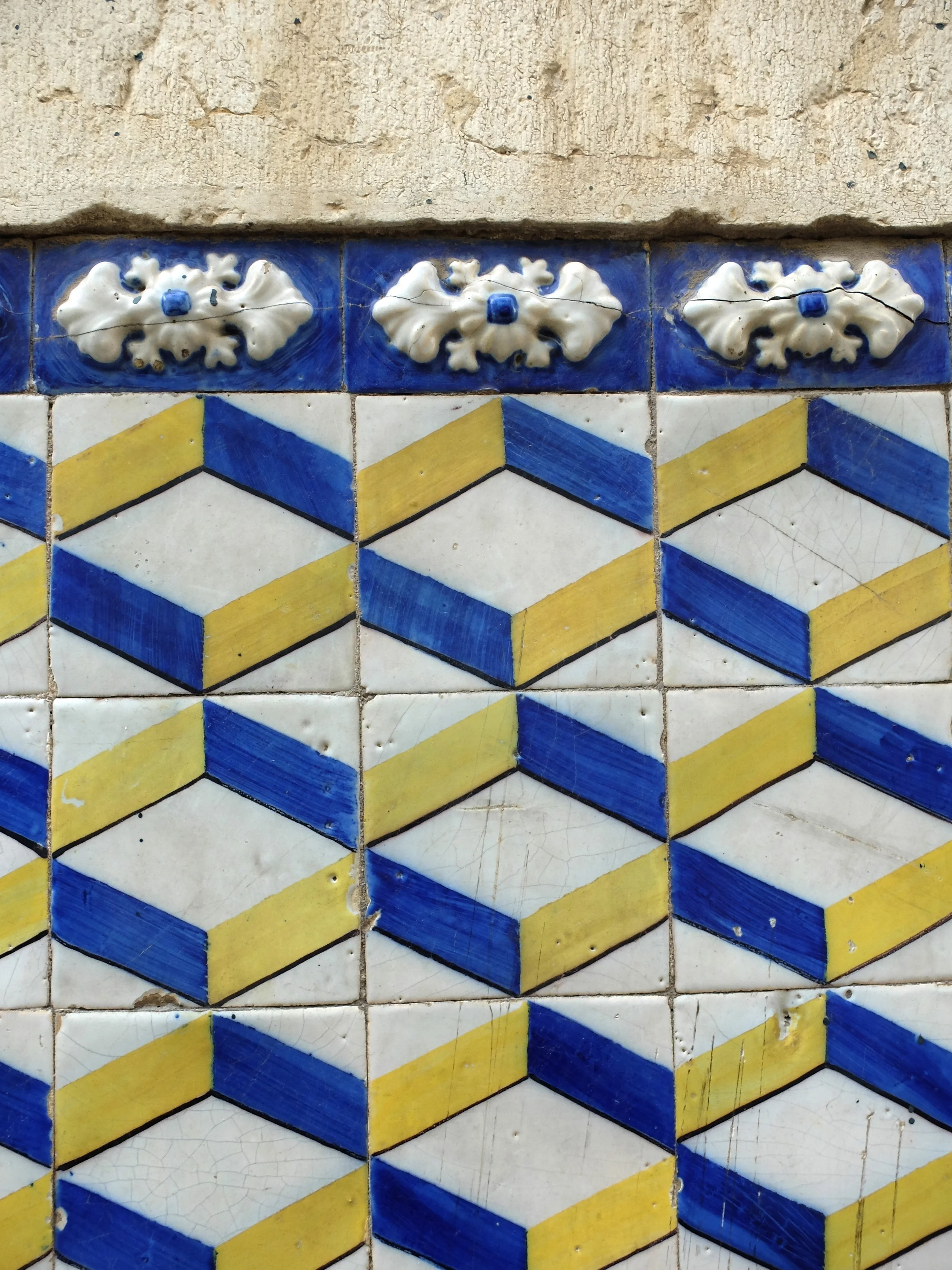 tile portugal lisbon cityguide hellogetaway
