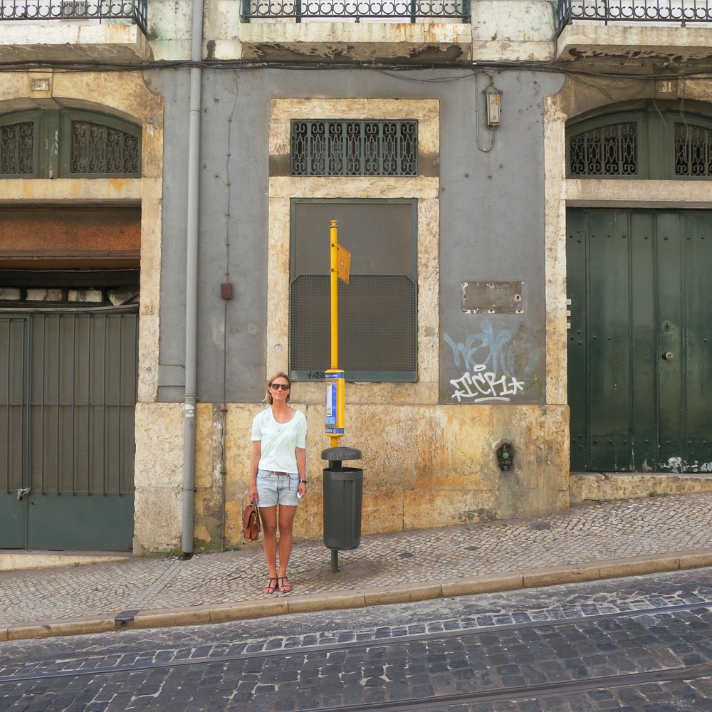 lisbon hellogetaway cityguide yellow tram