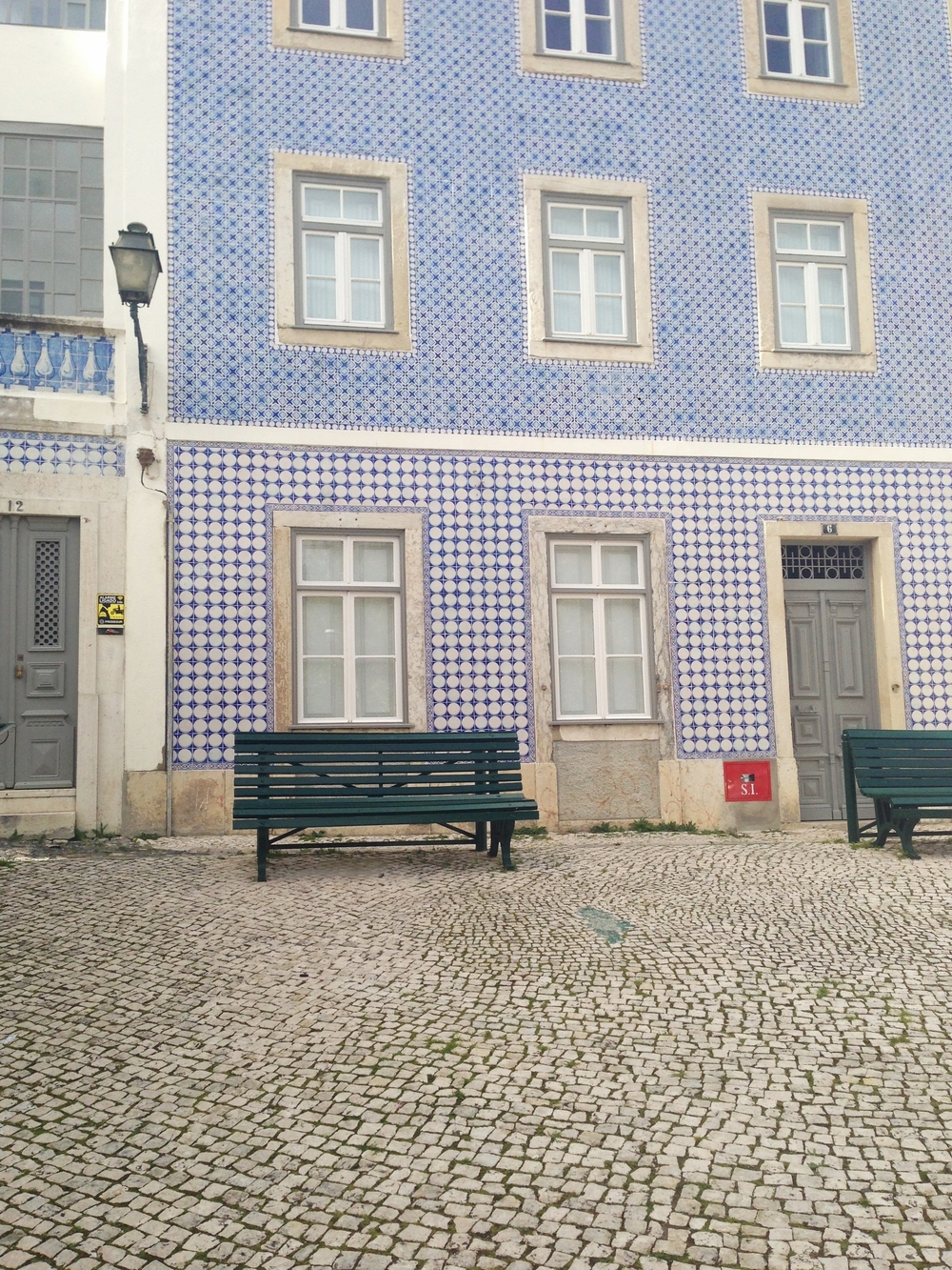  blue tiles alfama hello getaway cityguide Lisbon