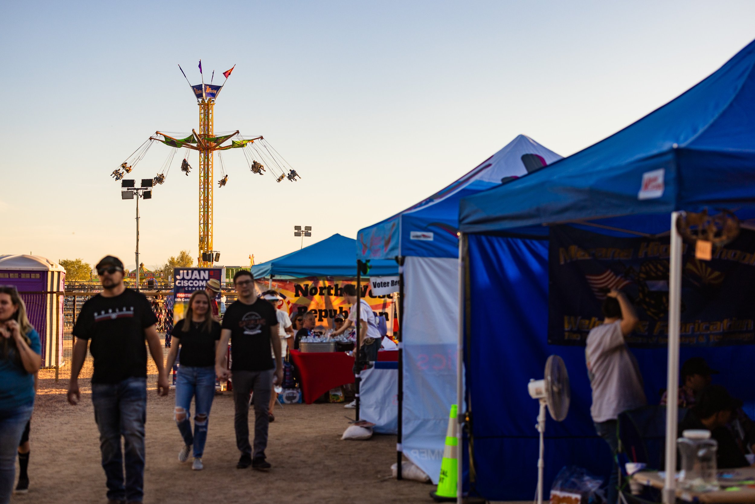  Vendors and carnival rides 