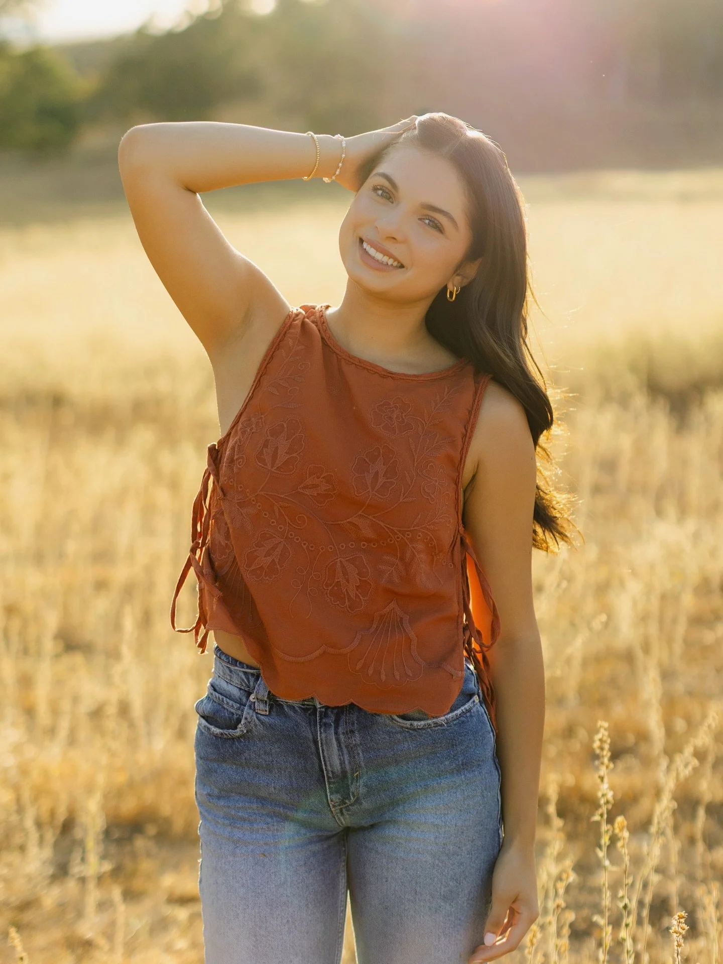 We chased the sunlight, but didn&rsquo;t escape the wind&hellip;..literally!😍🥳 @edensheeks thank you for being so easy-going! ✨

.
.
.
.

#jihancerdaphotography #seniorgirl #prettylight #classof2026 #seniorportraits #seniorstyleguide #seniorstyle #
